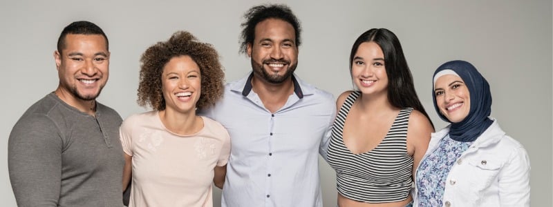 group portrait of ethnically diverse young people smiling picture id914875226